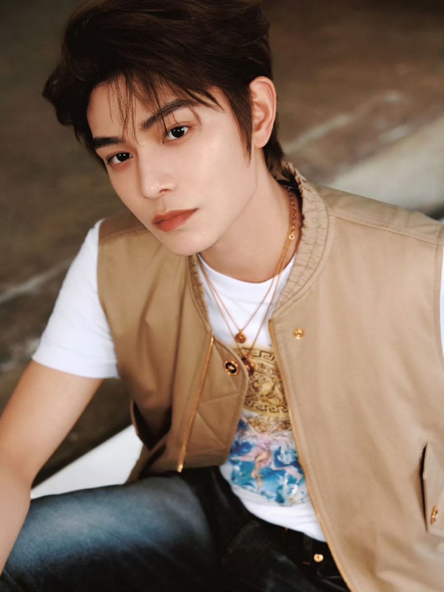 Актёр Дин Юйси. Больше фото в галерее...