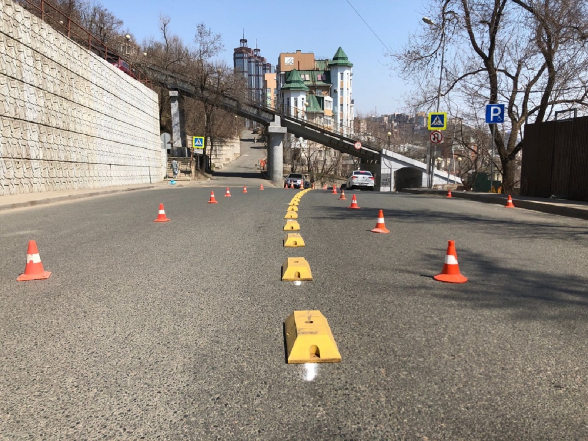 Это поможет предотвратить хаотичные перестроения и снизить аварийность.  Фото: Фото: администрация Владивостока / vlc.ru