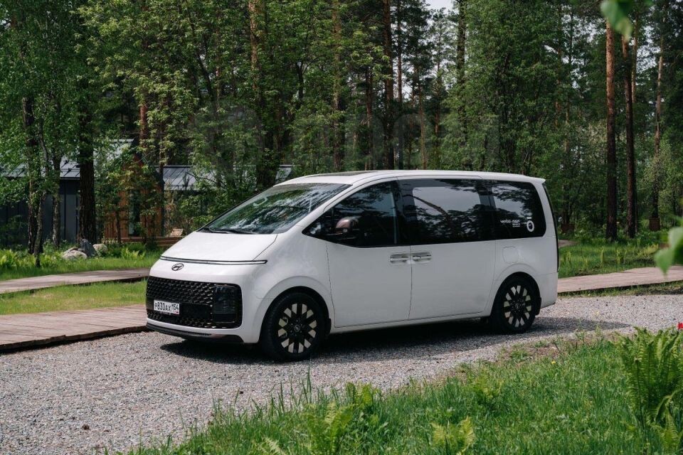    Hyundai Staria за 4,6 млн рублей в Горно-Алтайске. Источник: drom.ru