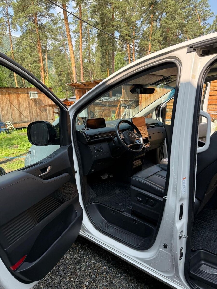    Hyundai Staria за 4,6 млн рублей в Горно-Алтайске. Источник: drom.ru