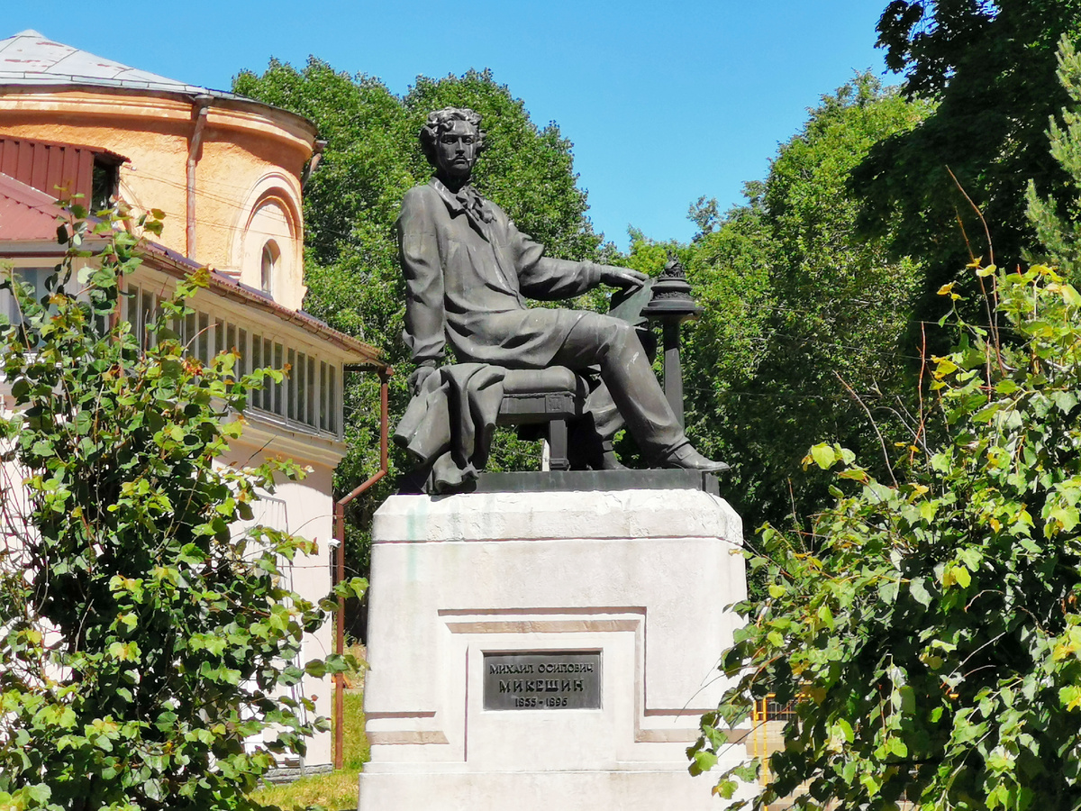 памятник М.О. Микешину в Смоленске