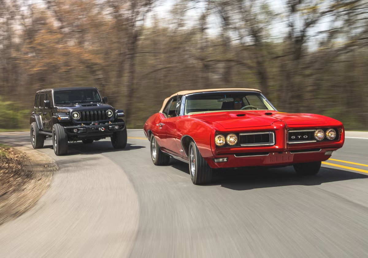 Pontiac GTO vs Jeep Wrangler