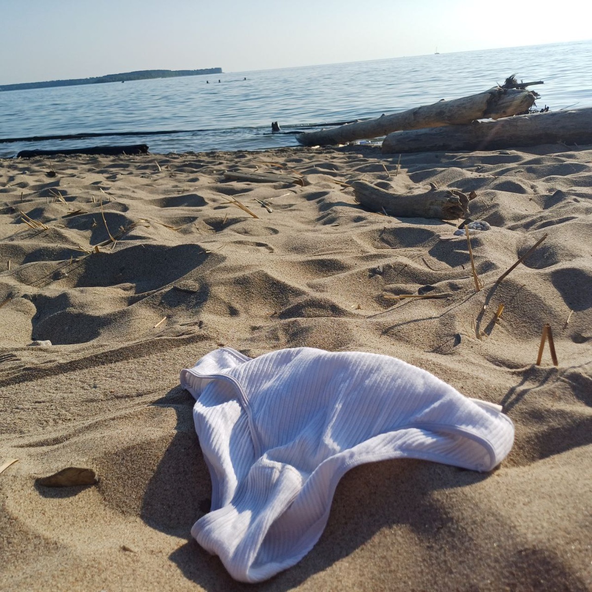 Что строго запрещено делать на нудистском пляже? Мифы и пикантные факты о любителях «голого» отдыха