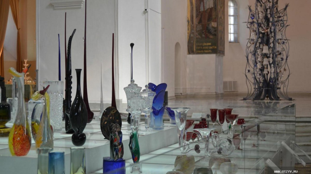    Гусь-Хрустальный: храм малахита и горного хрусталя