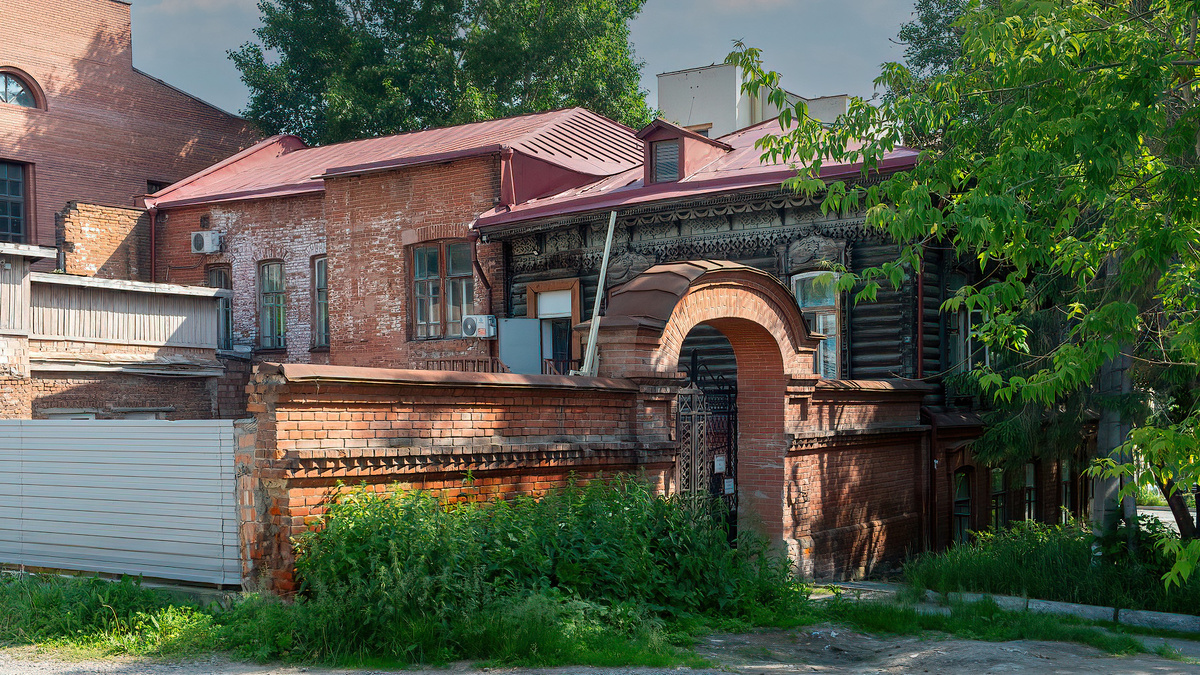 Доходный дом Терентьевых по ул. Инская, 65. Новосибирск. Фотография - www.openmainphoto.ru