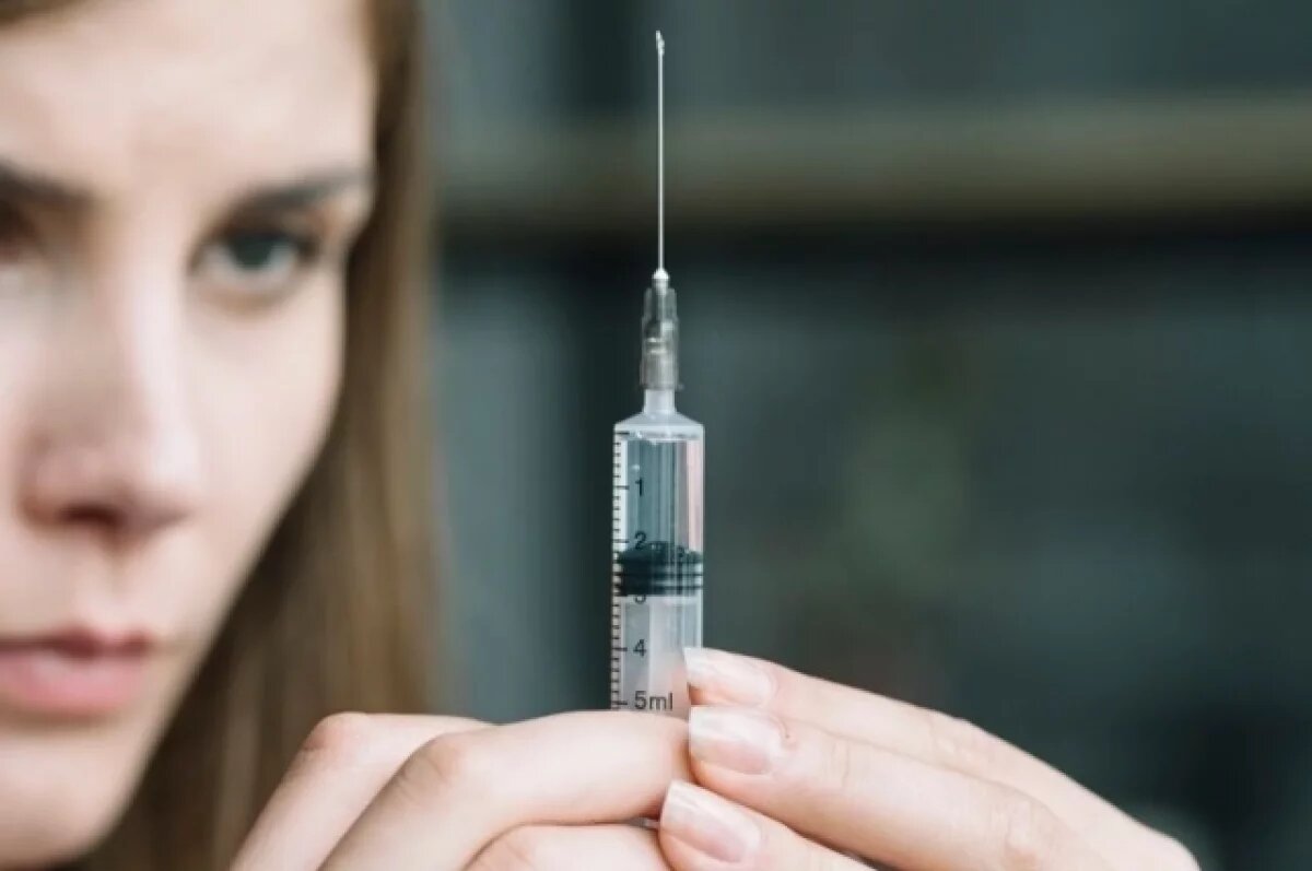    Орчанам самим приходится покупать шприцы, чтобы поставить укол в больнице