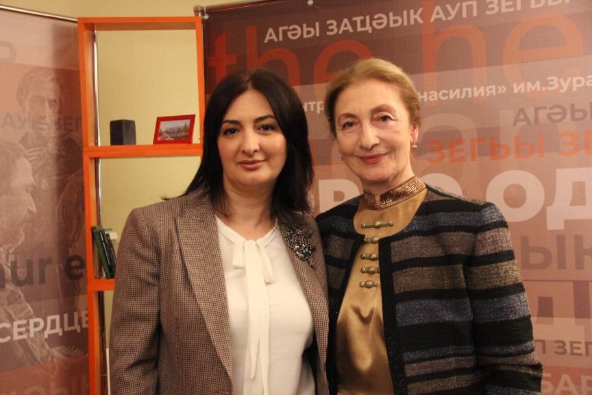 Современные садзы: Лиана Эбжноу и Гули Кичба