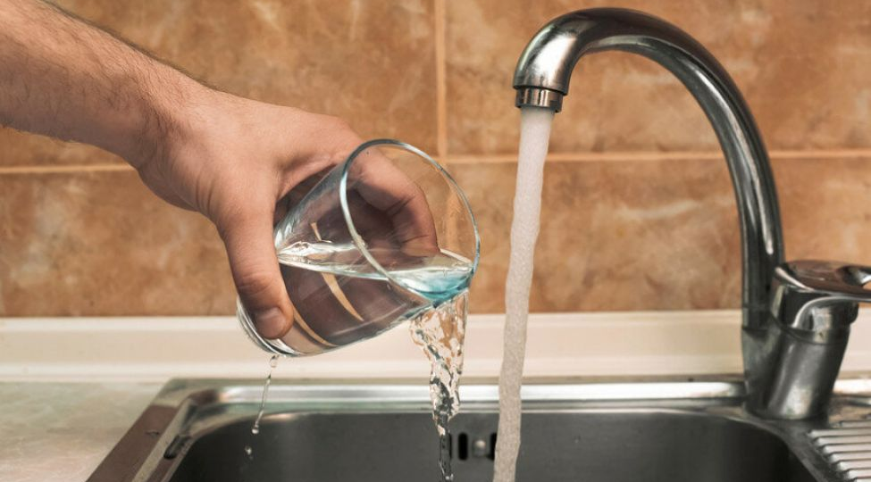 Тройной тариф за воду: как чиновники заставляют россиян платить за несуществующие кубометры