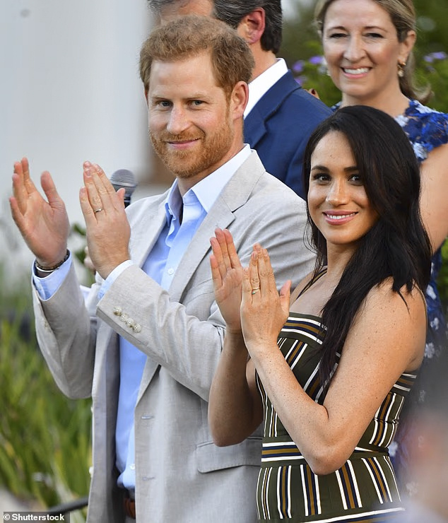В интервью с предпринимателем и судьёй шоу Эммой Гред Меган сказала, что «попросила бы людей говорить правду», если бы её попросили «переписать свою публичную историю». На фото она с мужем принцем Гарри в 2019 году