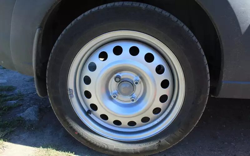    Стальное колесо Лады Ларгуса.