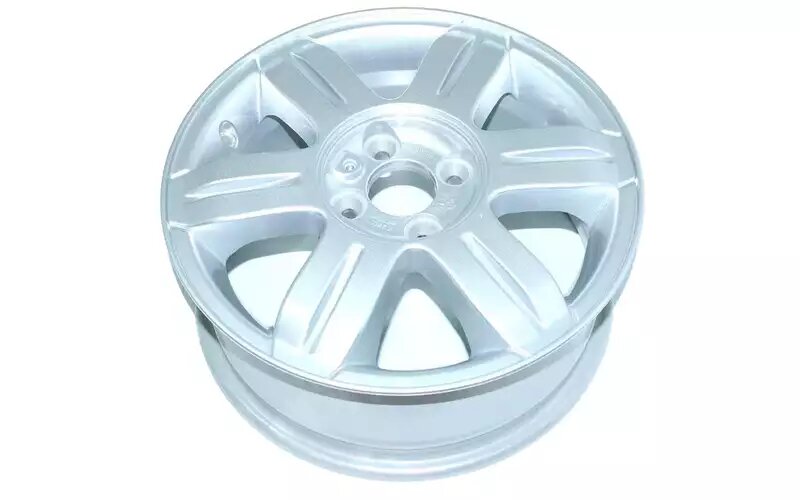    Штатное литое из алюминиевого сплава колесо Лады Ларгуса.