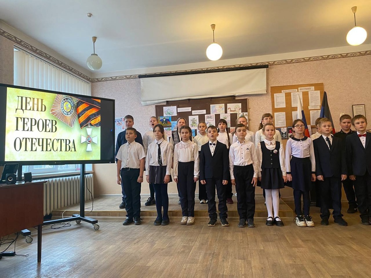    В макеевской школе № 103 при поддержке гранта губернатора Югры модернизируют актовый зал