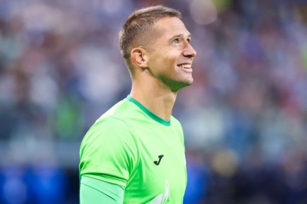    Вратарь Михаил Кержаков не стал завершать карьеру в «Зените»