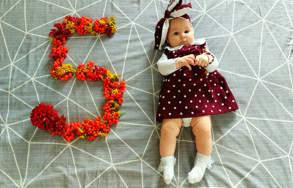 Дочь от рождения любит всё, что связано с женственностью: платья, украшения, косметику. Любит играть с куклами, танцевать и готовить