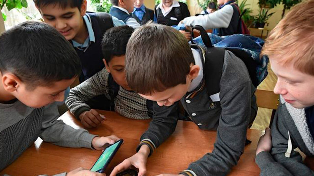    Как запрет телефонов увеличил успеваемость на 40%