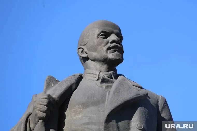 Вождя мирового пролетариата «свергли» в Фершампенуазе. Фото: Екатерина Сычкова © URA.RU