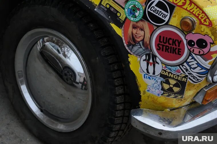 Переоборудованную малолитражку продают как пляжный автомобиль. Фото: Владимир Жабриков © URA.RU