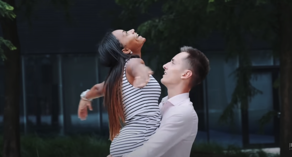 Почему следование общественным ожиданиям в отношениях может лишить Вас счастья?