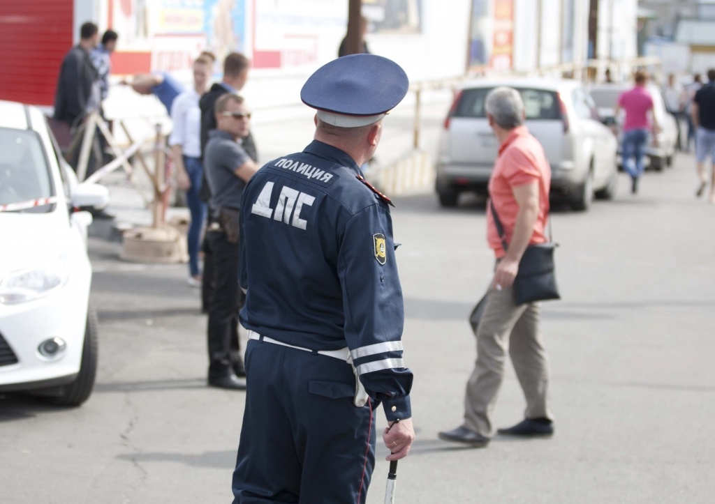    Около 100 автомобилей проверили и 14 мигрантов задержали: полиция Югры провела профрейд