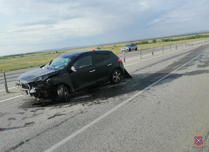    НА месте ДТП (фото: пресс-службе ГУ МВД по Волгоградской области)
