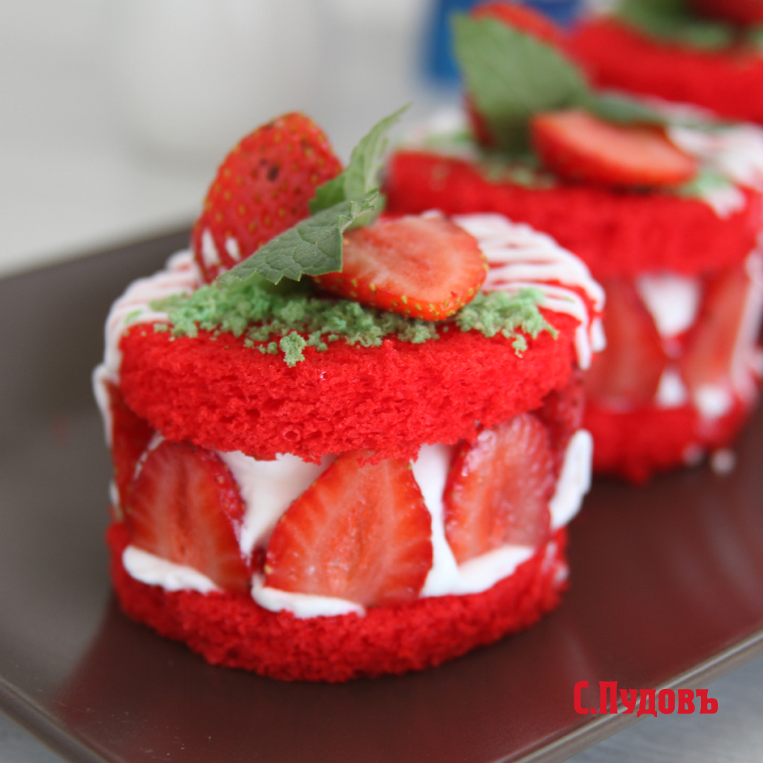 Пирожное «Клубника со сливками»