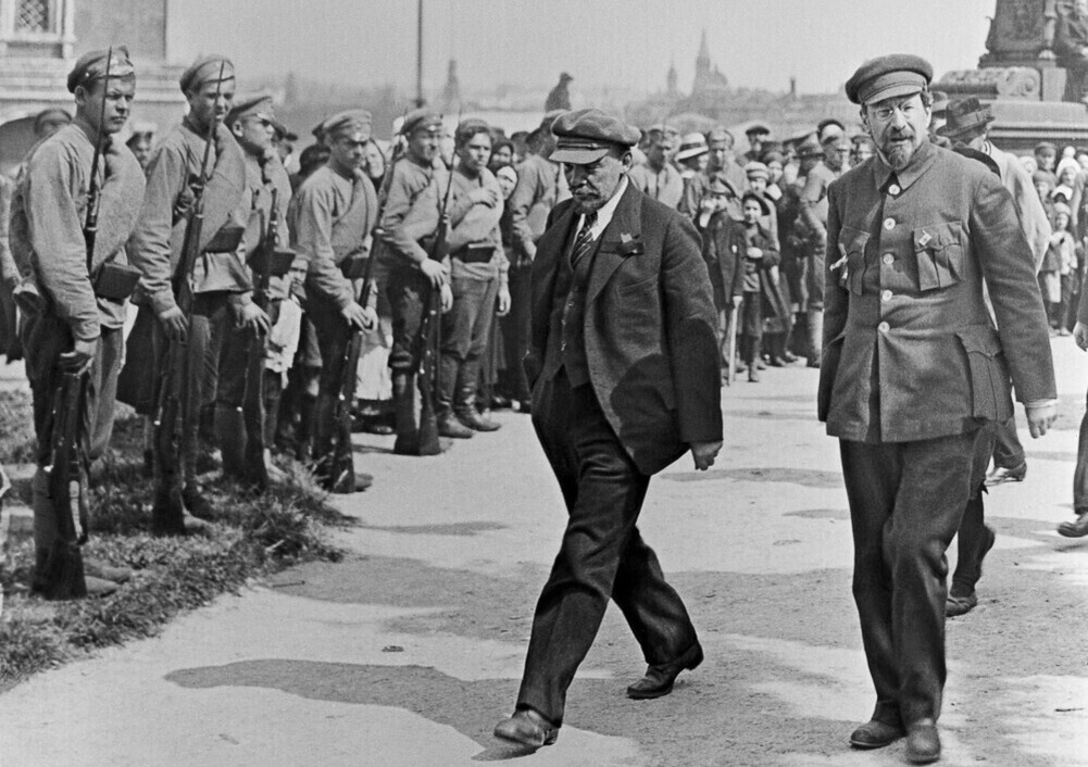 Ленин и Луначарский на Красной площади 1922 год