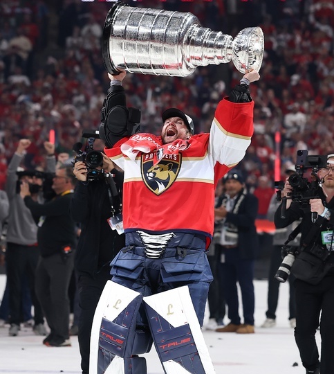 БОБРОВСКИЙ И КУЛИКОВ - ДВУКРАТНЫЕ ОБЛАДАТЕЛИ КУБКА СТЭНЛИ.