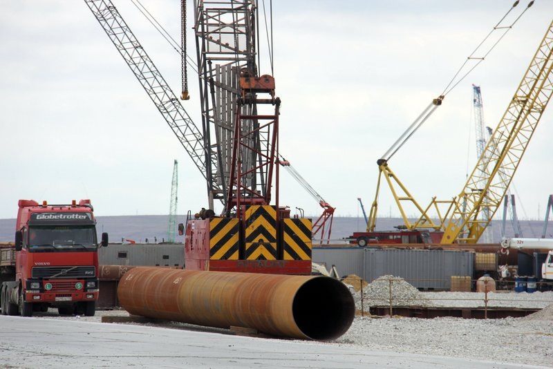     Коффердам для строительства Ленского моста в Якутии готов на 60 %