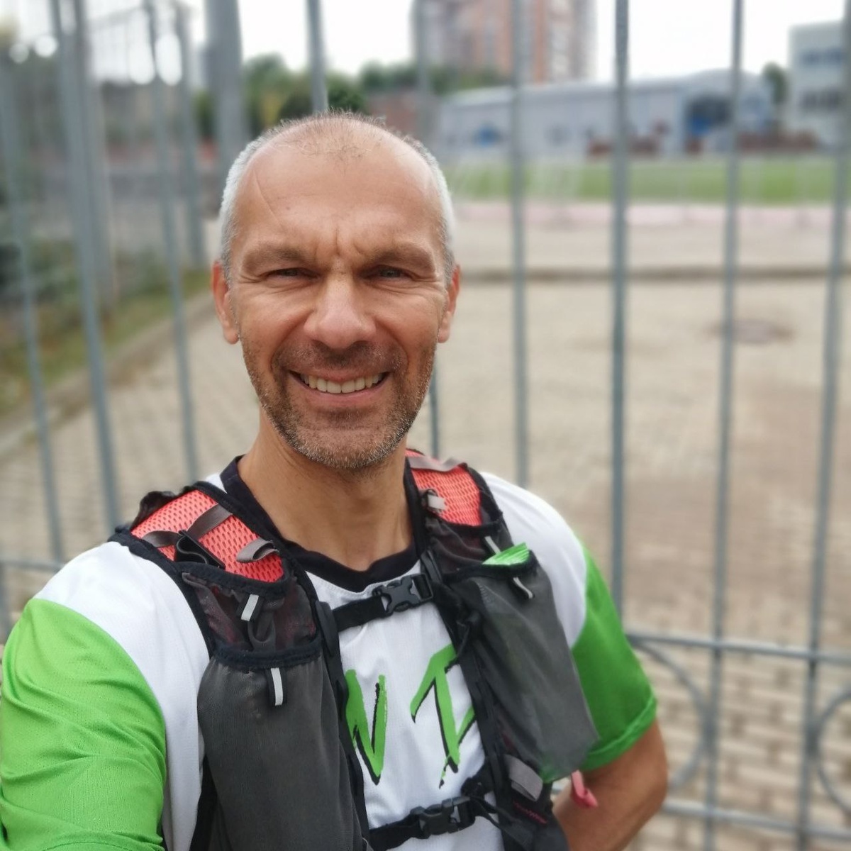 Решетка для меня как метафора нынешних попыток разбить 18 минут на 5 вёрст. 