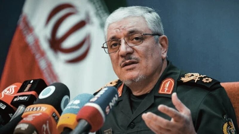 Пресс-секретарь Министерства обороны Ирана заявил: "В сегодняшней атаке вооруженных сил на сионистский режим была использована новая ракета, которую сионисты заявили, что не заметили до ее попадания".