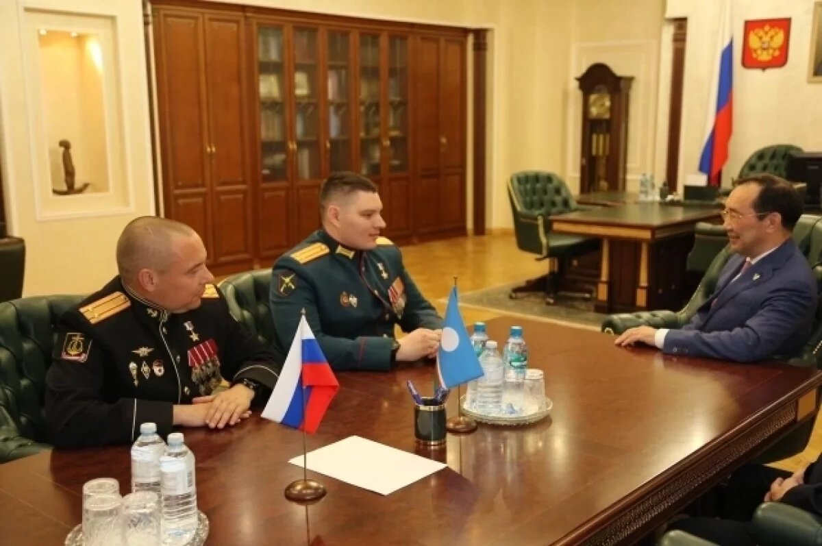    Айсен Николаев откликнулся на просьбу Героев России стать их наставником