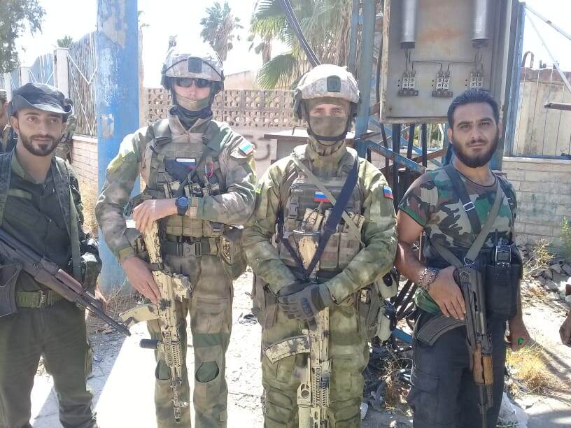 Российские и сирийские военнослужащие в Хомсе.