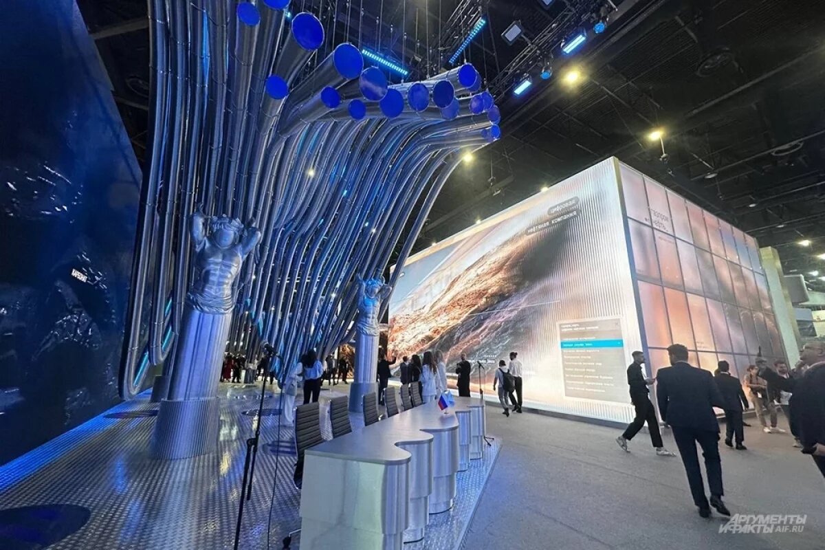    Делегация Югры работает на Петербургском международном экономическом форуме