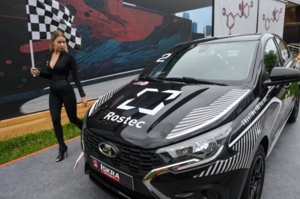    «АвтоВАЗ» представил на ПМЭФ гоночную модель Lada Iskra