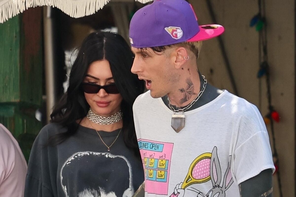    Меган Фокс с Колсоном Бейкером LEGION-MEDIA