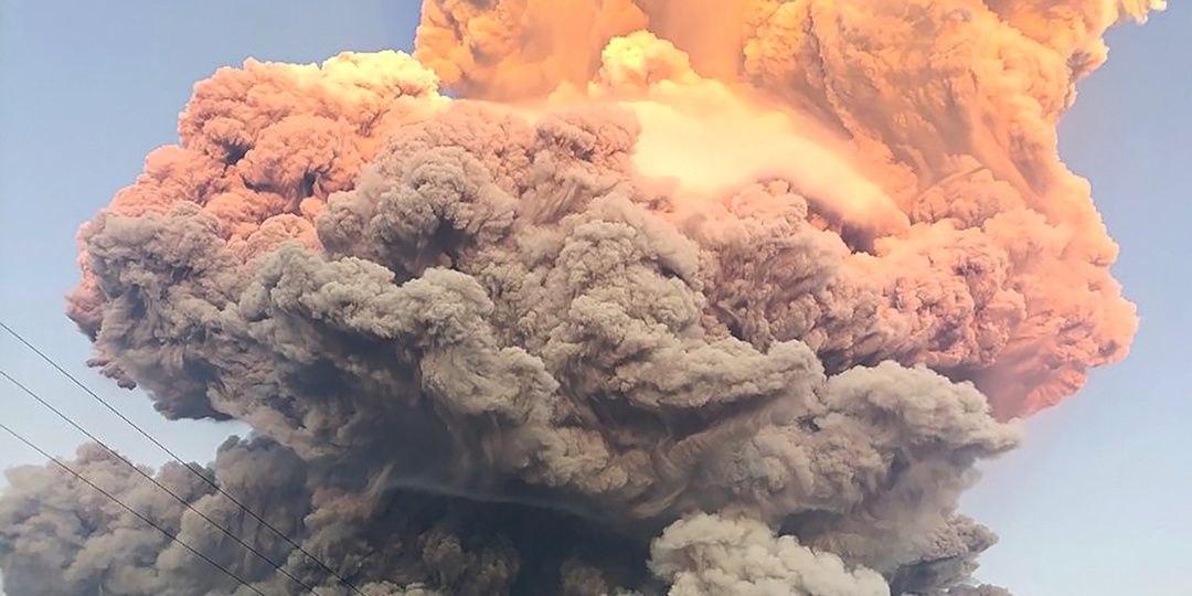 Новое мощное извержение в Индонезии. Вылеты на Бали отменяют.