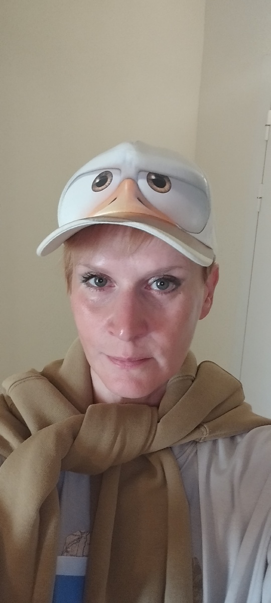 Зацените кепку! Выиграла лет 8 назад, дозвонившись на Русское радио! 