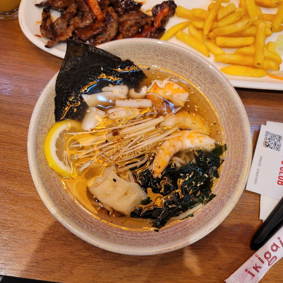 А кто-то ел говядину с картошкой фри! Но не я