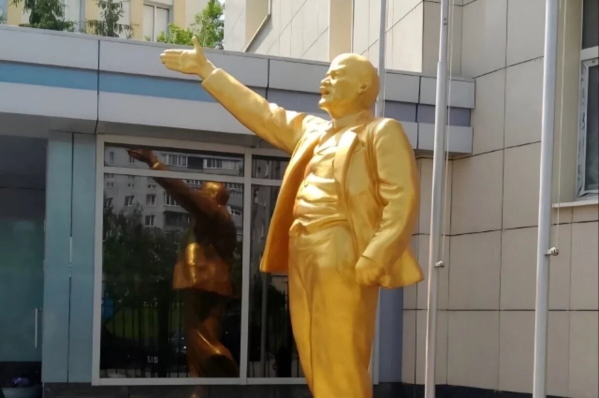    В Авиастроительном районе Казани разгорается конфликт вокруг исчезнувшего памятника Ленину.