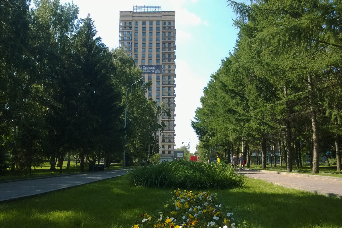 Нарымский сквер. Здесь можно найти несколько памятников, например, жертвам политических репрессий