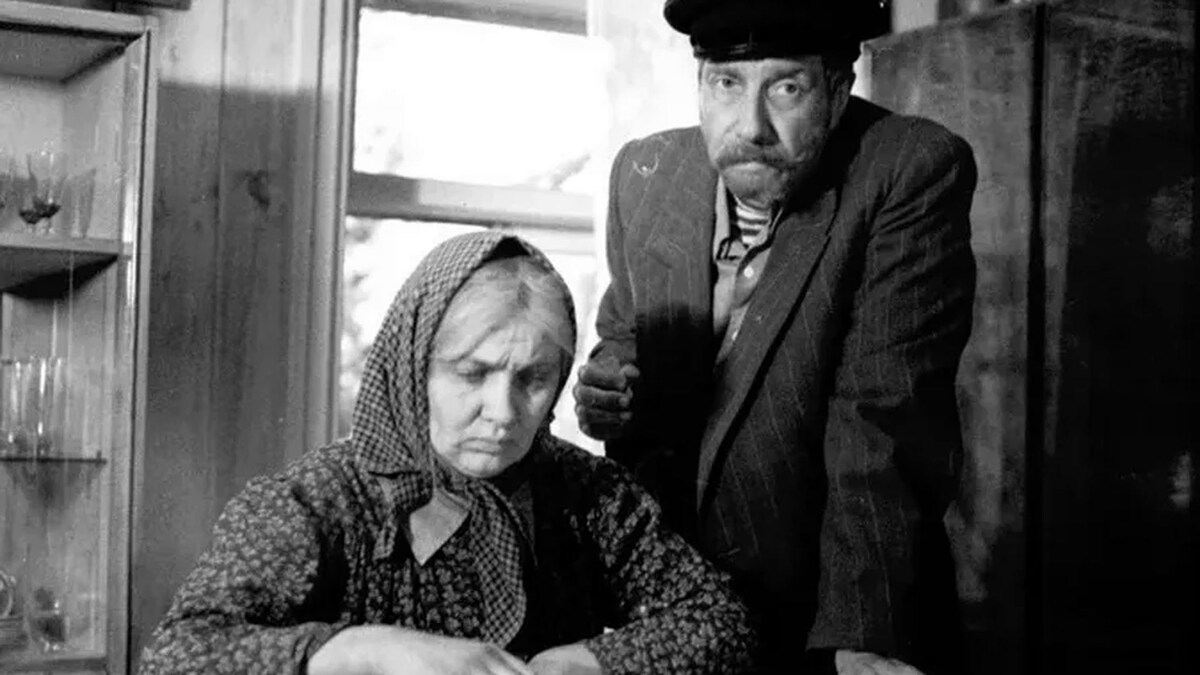 Кадр из фильма "Любовь и голуби"