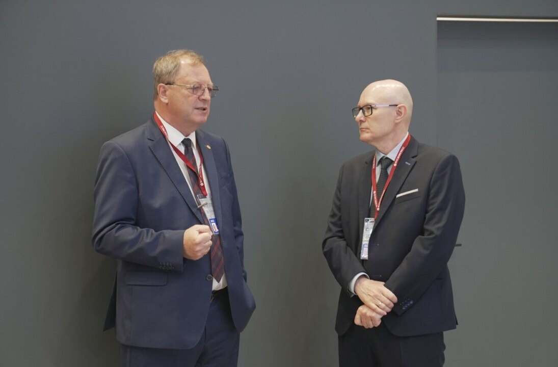    Геннадий Гусельников (слева) рассказал о планах работы «Большой Сибири» на ПМЭФ-2025. Фото предоставлено Департаментом информационного обеспечения деятельности МАСС