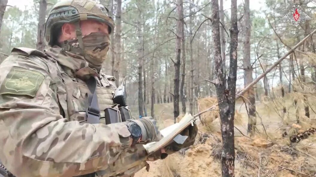    Русские бойцы отражают атаки украинских наемников. Фото: скриншот видео Минобороны России