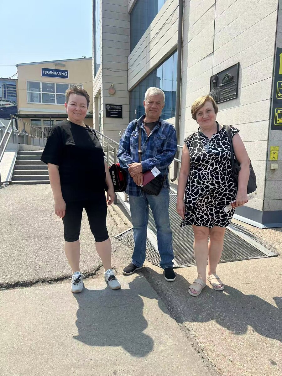 Ольга на таможне в Благовещенске, перед выездом в Китай.