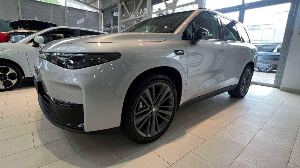 Leapmotor C16, выставленный на продажу в салоне белорусского дилера