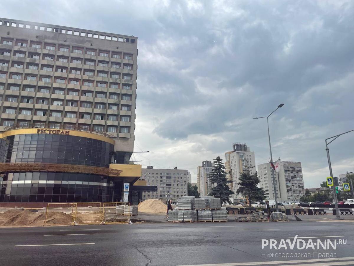    Там проходит комплексное благоустройство придомовой и муниципальной территориии