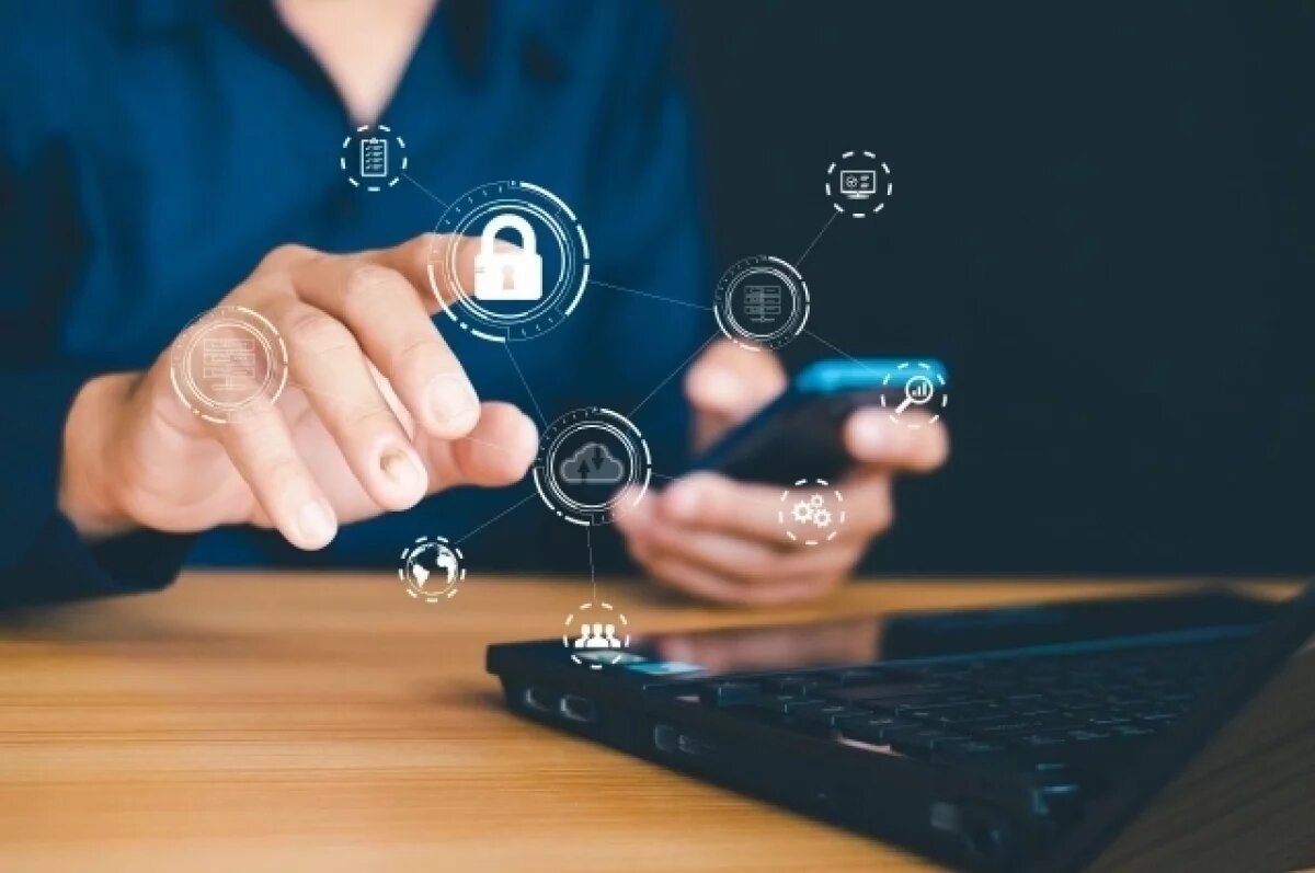    В 2025 году потери россиян из-за мошенников в интернете сократились вдвое