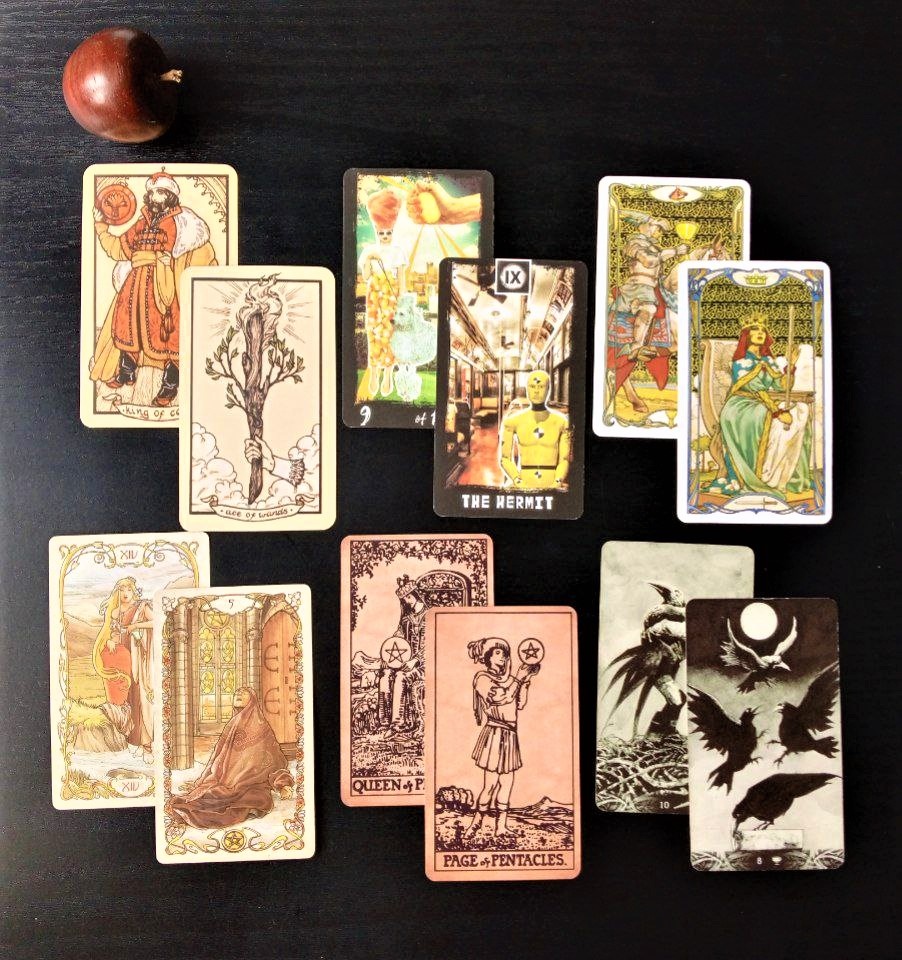 Ответ смотрим на колодах таро Ф. Павлова, Badass, Золотого Арт-Нуво, А.Мухи, "Нео Райдер" и "Ворон смерти"