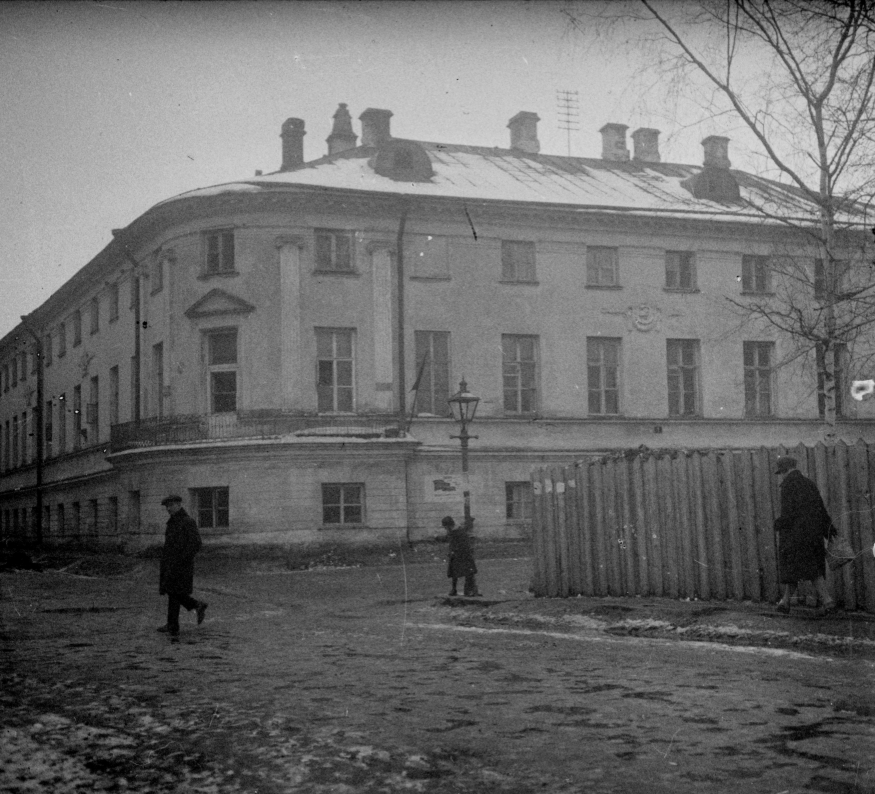 Москва. Денежный переулок, угол Малого Левшинского. Дом № 1/8 (Дом Дворцового ведомства). Губарев А. А. 6 марта 1927 г.