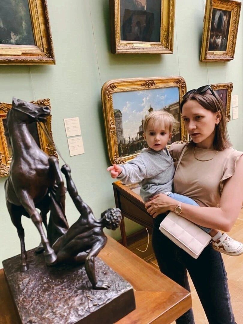 Мы любим посещать выставки и галереи в Москве.